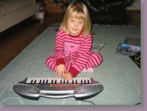 IMG_4929 * Saara soittaa pianoa