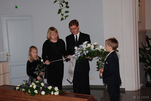 DSC_1604.JPG - Saara, Hanna, Sauli ja Joona. J��hyv�iset papalle.